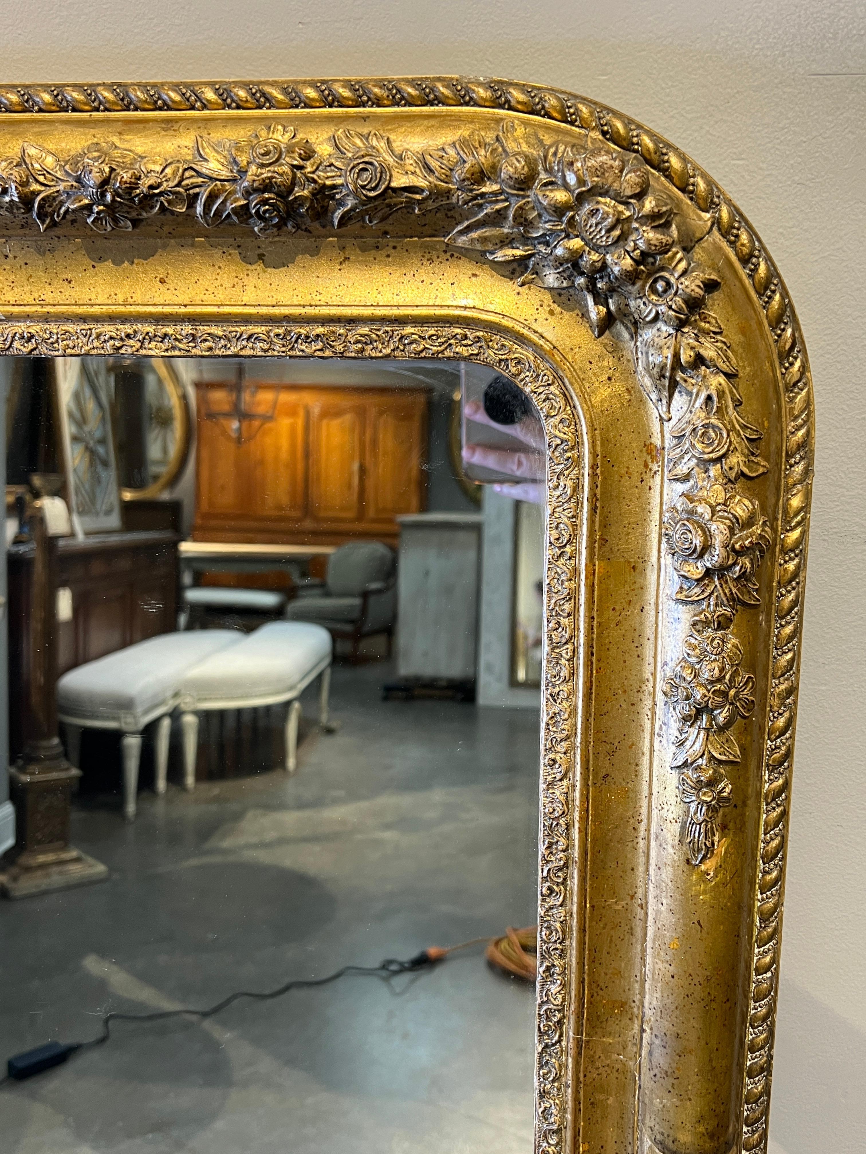 19th Century French Louis Philippe Gold Gilt Mirror With Ornamentation In Good Condition For Sale In Houston, US