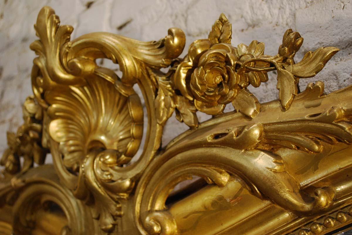 19th-century French Louis Philippe gold leaf gilt mirror with crest 2