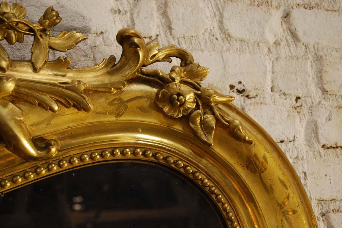 19th-century French Louis Philippe gold leaf gilt mirror with crest 4