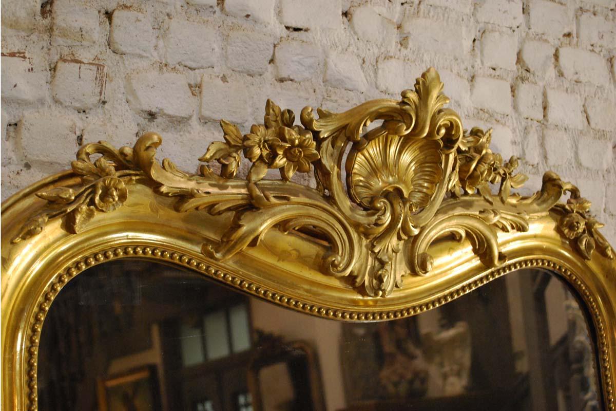 19th-century French Louis Philippe gold leaf gilt mirror with crest 7