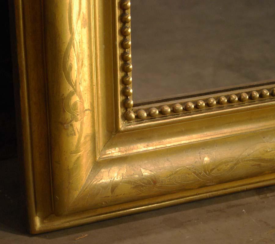 19th-century French Louis Philippe gold leaf gilt mirror with crest 8