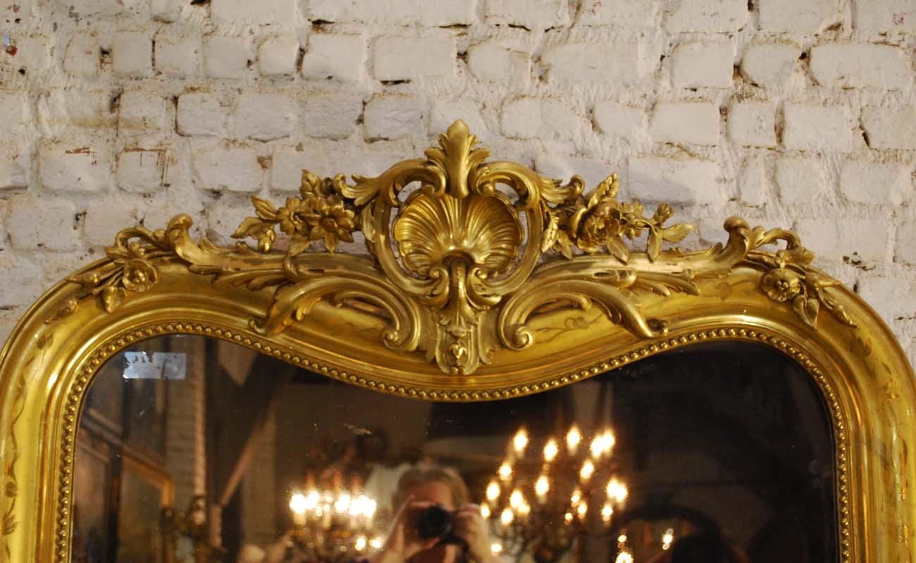 19th Century 19th-century French Louis Philippe gold leaf gilt mirror with crest