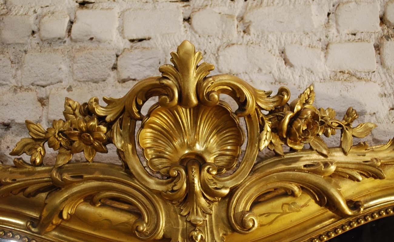 19th-century French Louis Philippe gold leaf gilt mirror with crest 1