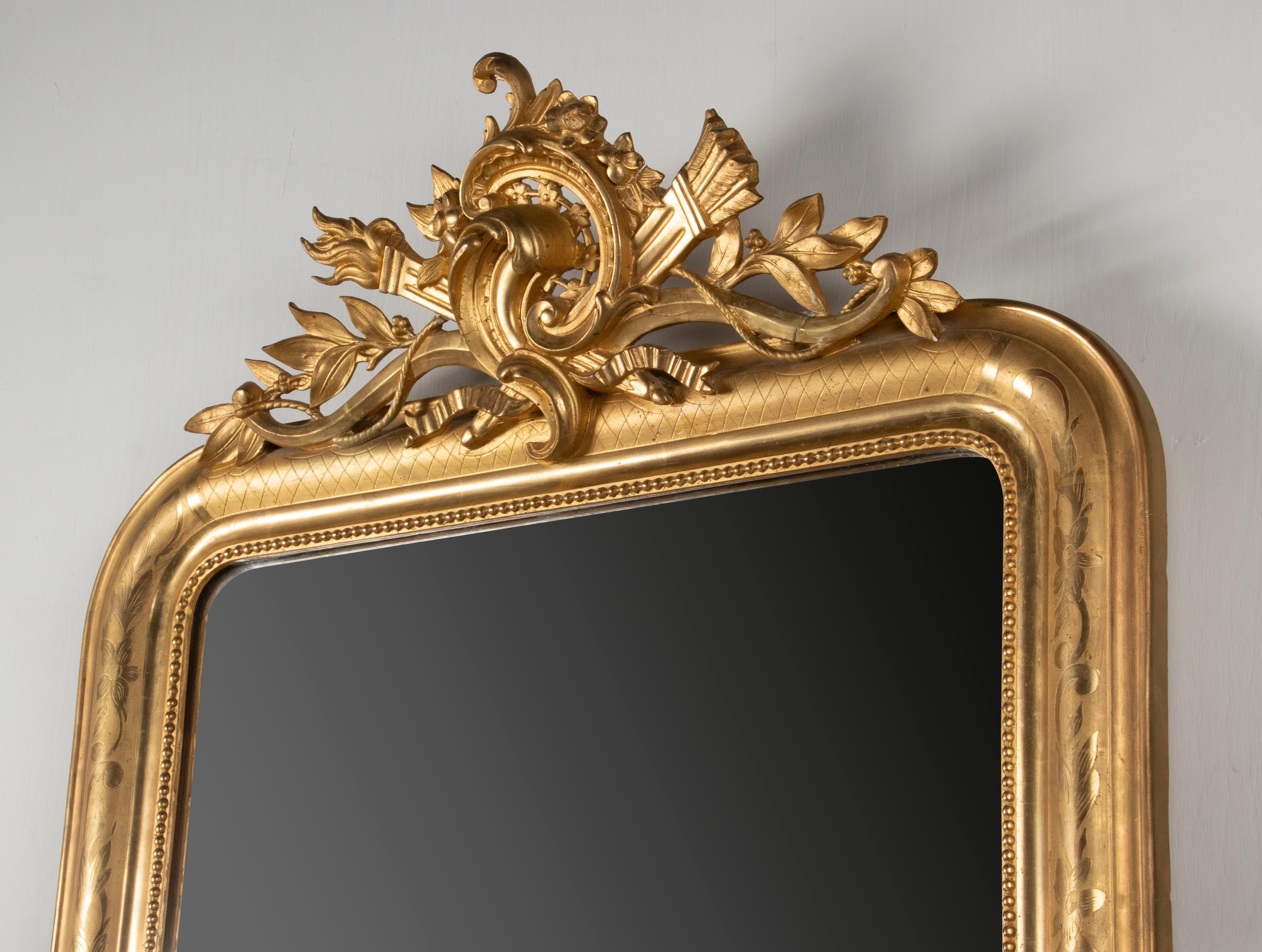 Miroir Louis Philippe français du 19ème siècle à feuilles d'or en vente 3