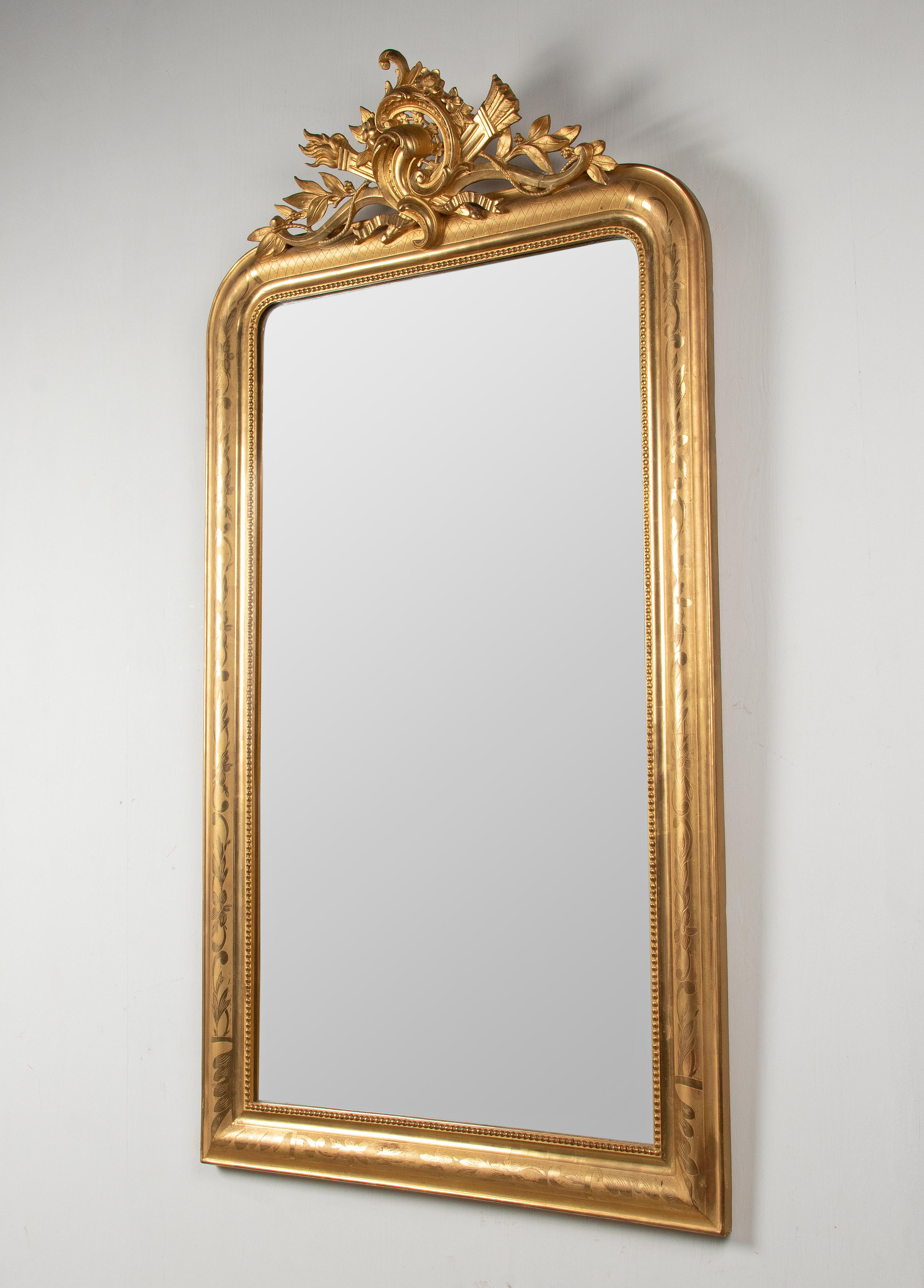 Miroir Louis Philippe français du 19ème siècle à feuilles d'or en vente 2