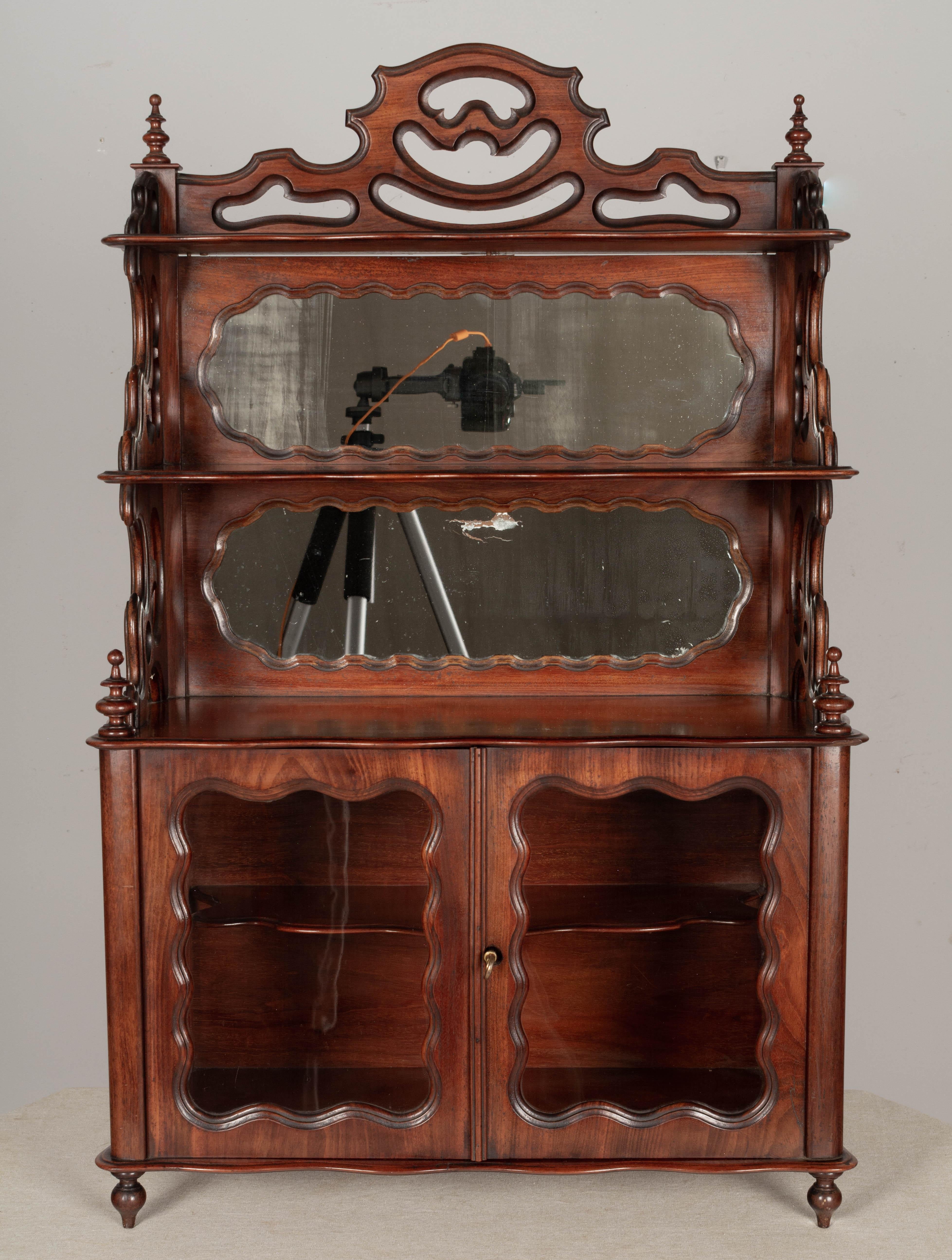 19th Century French Louis Philippe Mahogany Vitrine In Good Condition For Sale In Winter Park, FL