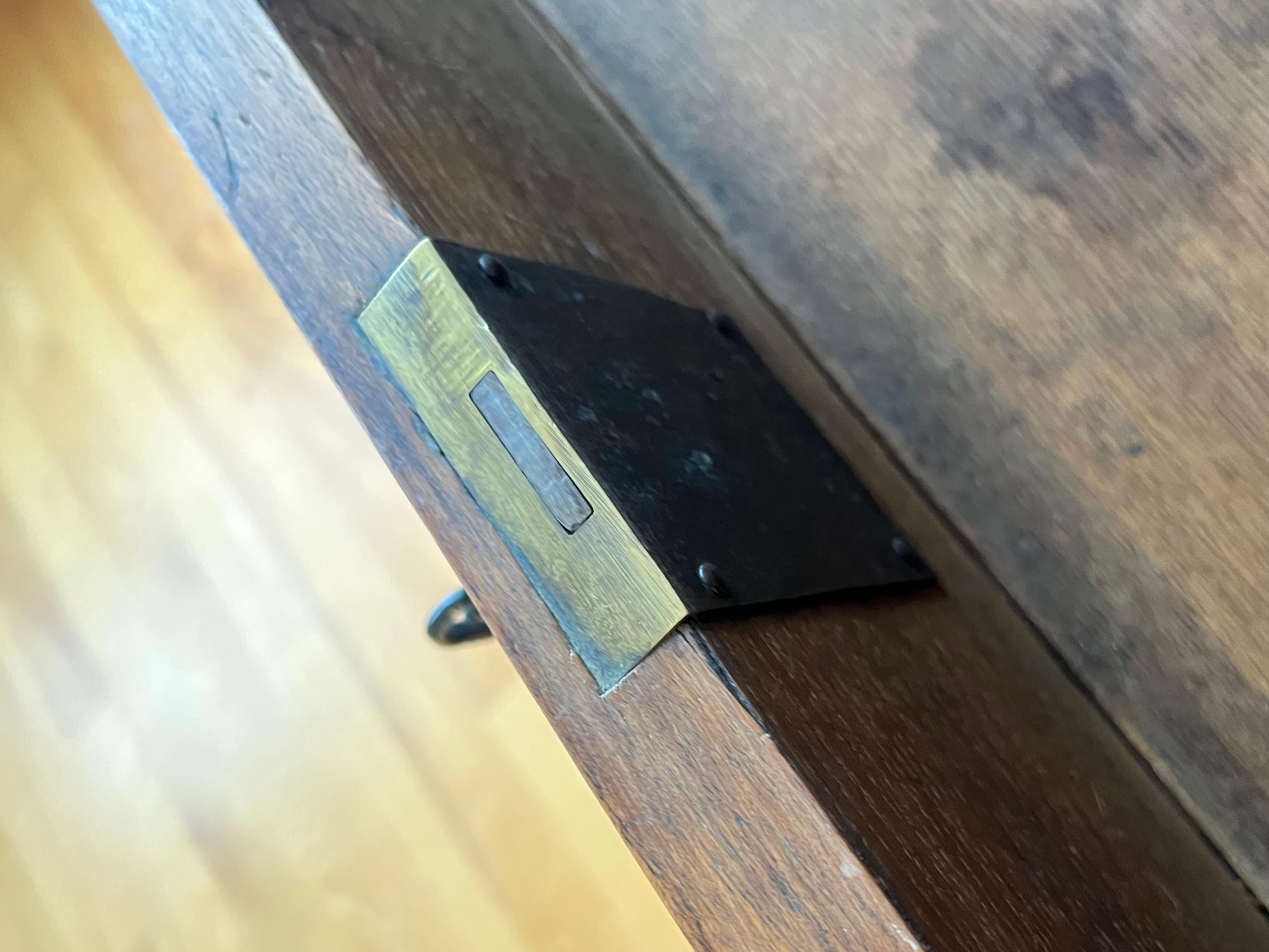 Commode francese Louis Philippe del XIX secolo con piano in marmo in vendita 3