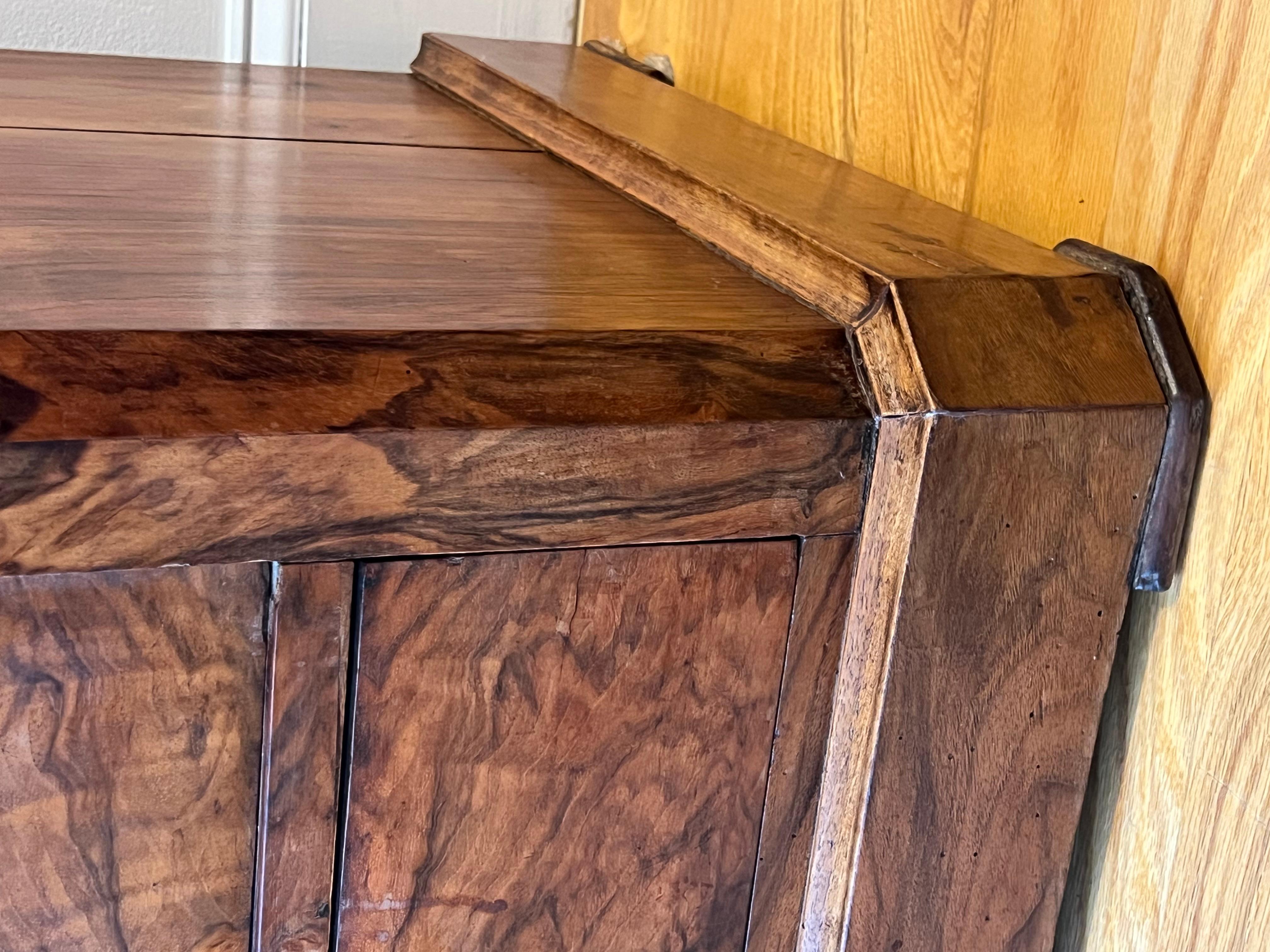 Commode francese Louis Philippe del XIX secolo con piano in marmo in vendita 4