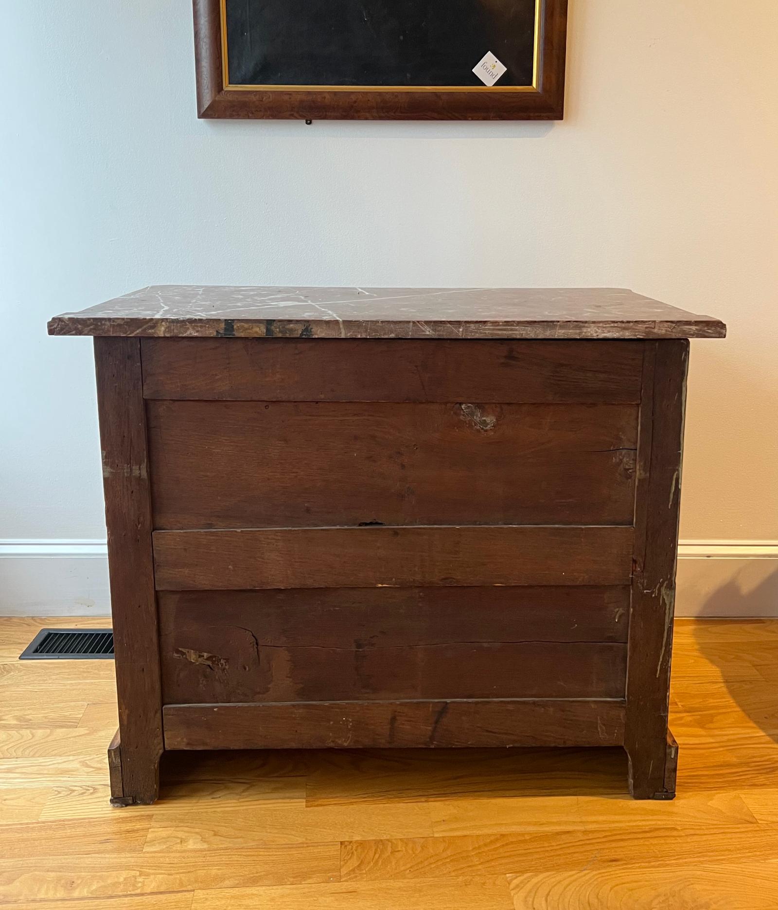 Marmo Commode francese Louis Philippe del XIX secolo con piano in marmo in vendita