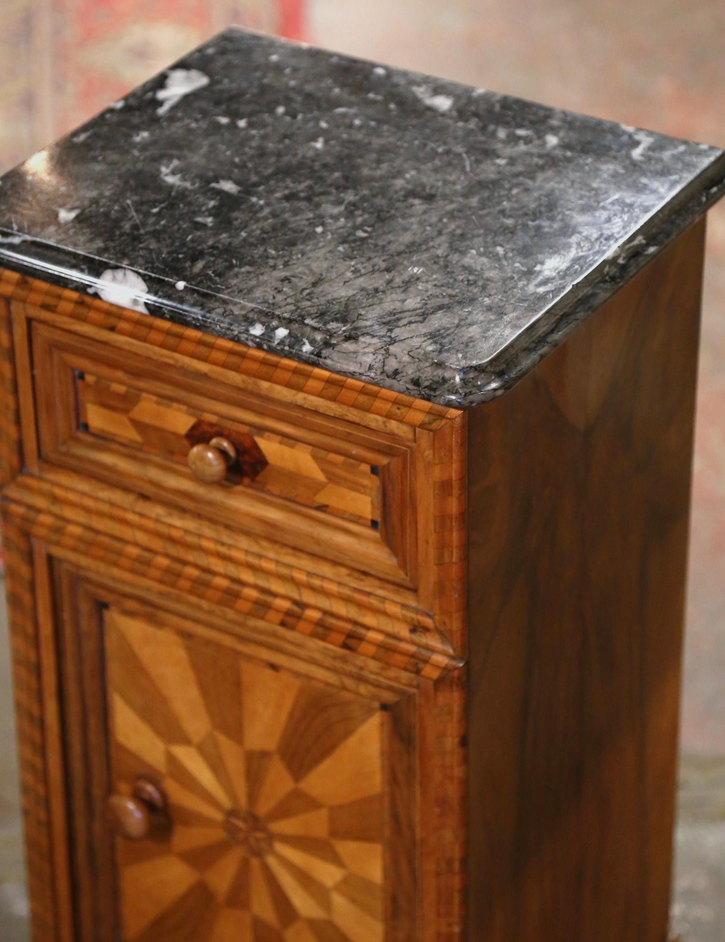 19th Century French Louis Philippe Marble Top Walnut Marquetry Bedside Table In Excellent Condition For Sale In Dallas, TX