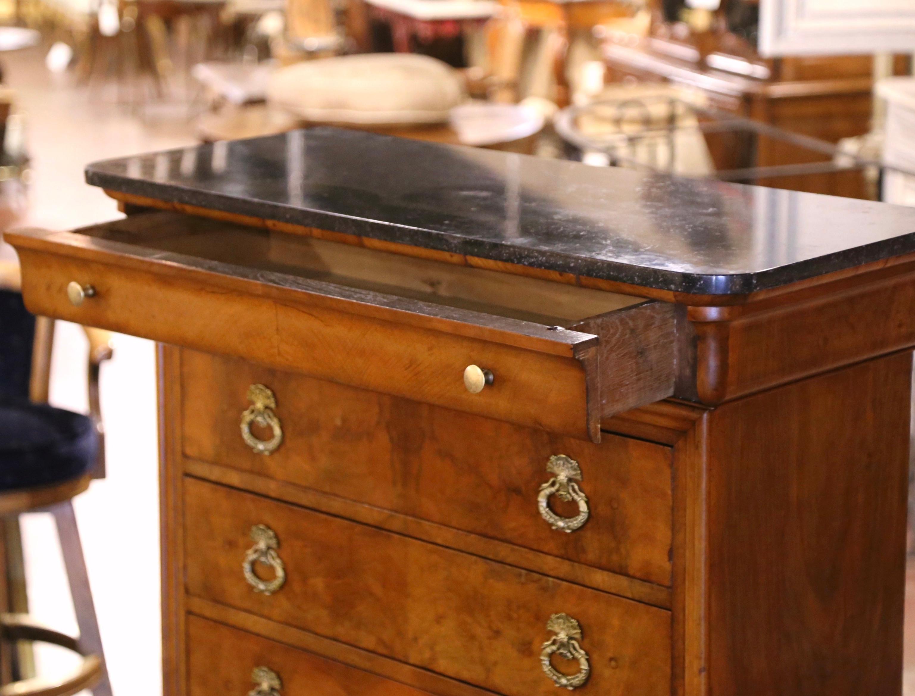 Cassettiera Semainier in noce con piano in marmo di Louis Philippe del XIX secolo in vendita 1