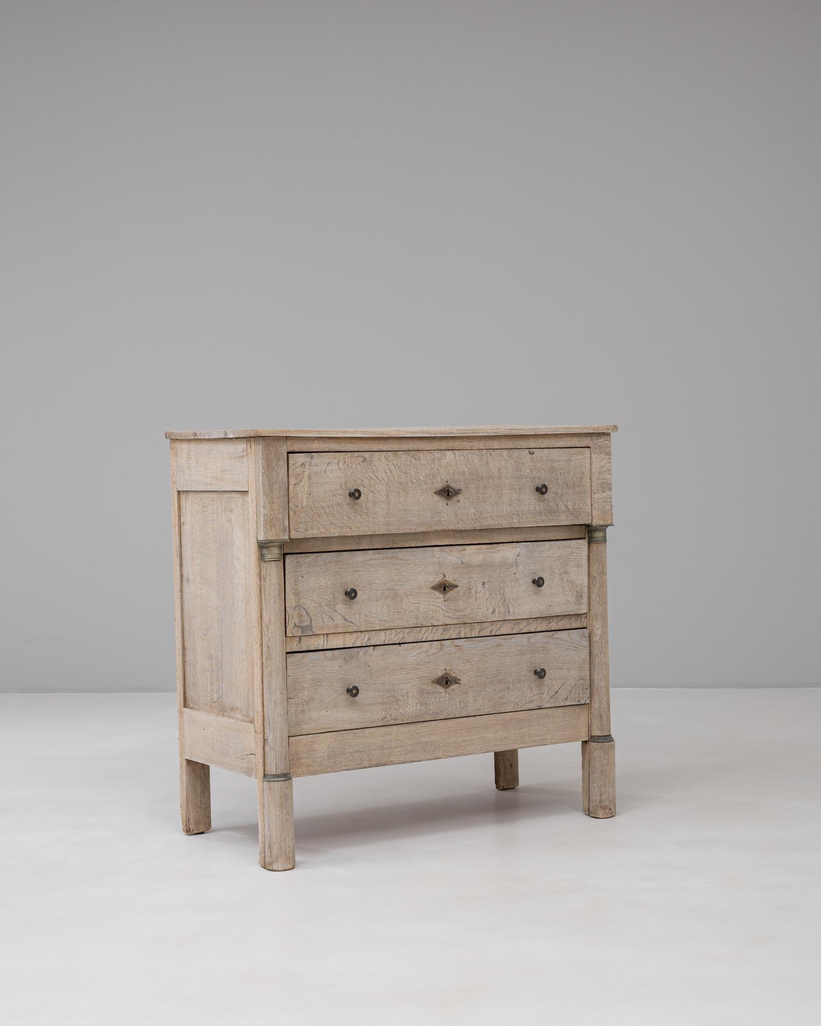 XIX secolo 19th Century French Louis Philippe Oak Chest of Drawers in vendita