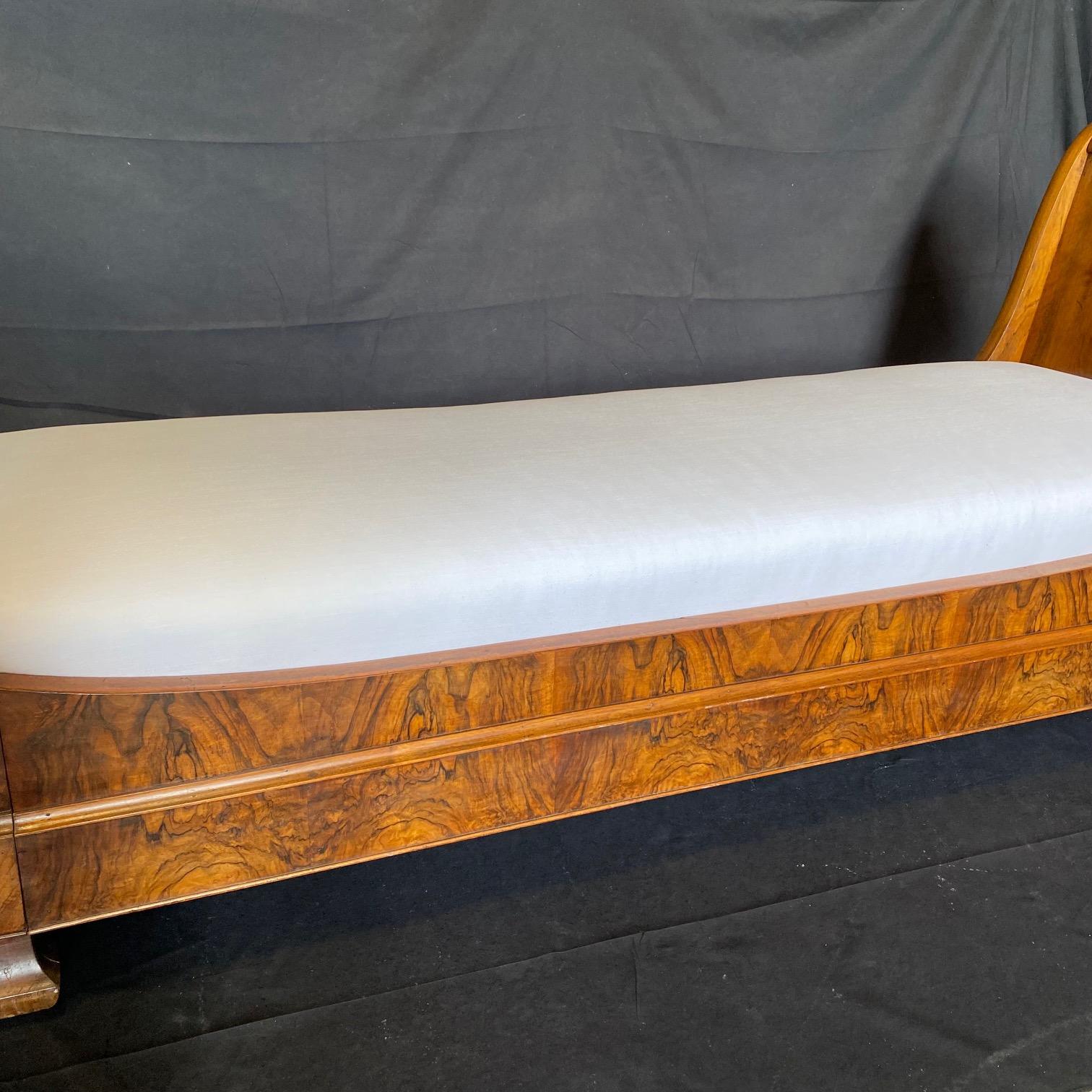 19th Century French Louis Philippe or Empire Style Burled Walnut Daybed 5