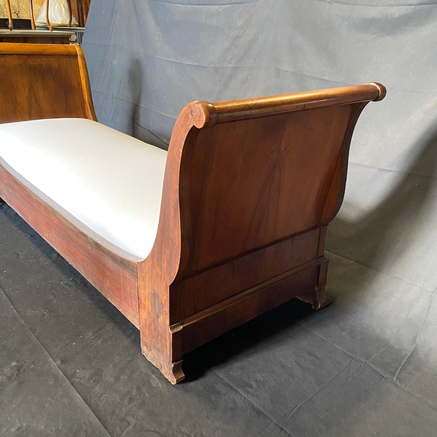 19th Century French Louis Philippe or Empire Style Burled Walnut Daybed 6