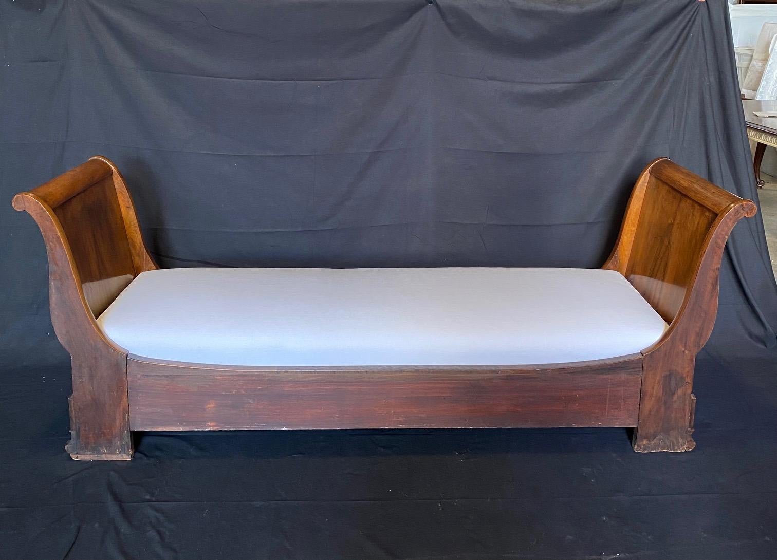 19th Century French Louis Philippe or Empire Style Burled Walnut Daybed 4