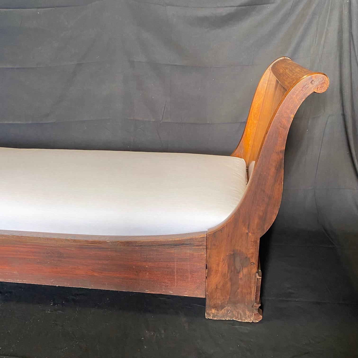 19th Century French Louis Philippe or Empire Style Burled Walnut Daybed 9