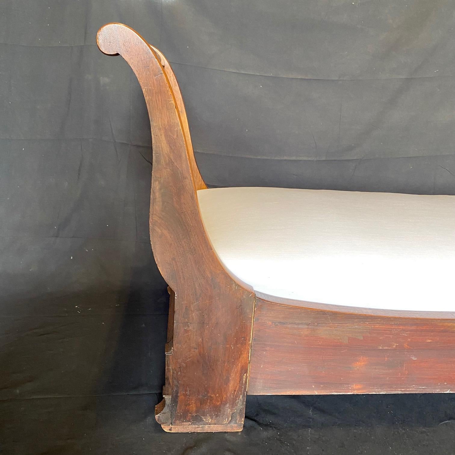 19th Century French Louis Philippe or Empire Style Burled Walnut Daybed 4