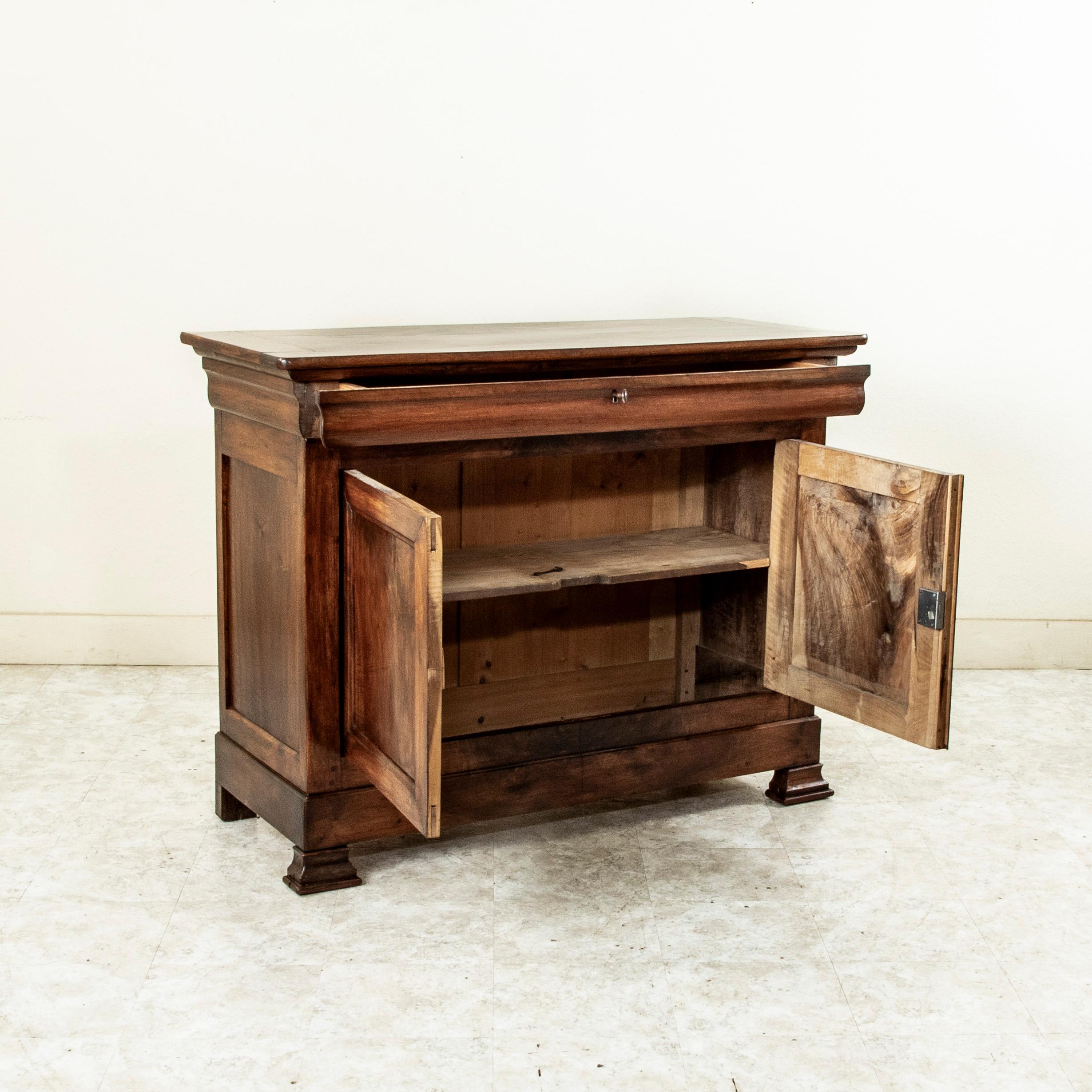 19th Century French Louis Philippe Period Book Matched Walnut Buffet For Sale 4