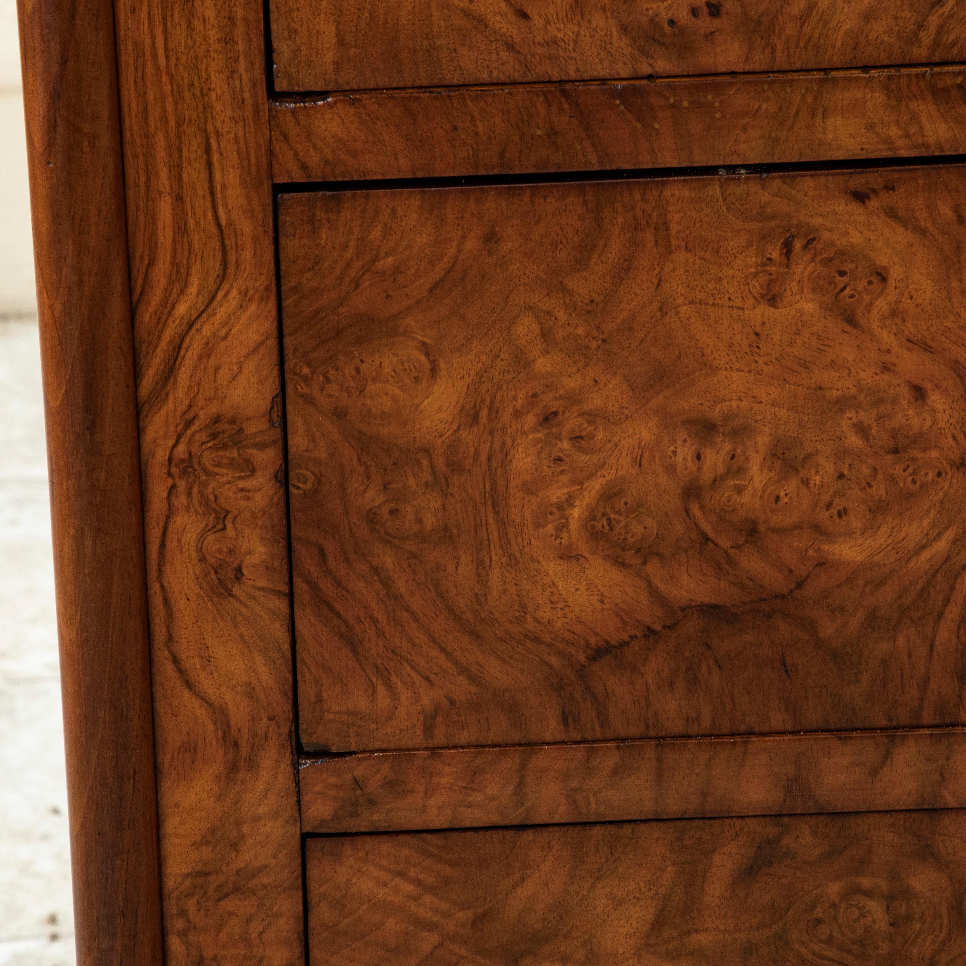 Cassapanca in legno di noce abbinata a libri del periodo Louis Philippe del XIX secolo, marmo in vendita 9