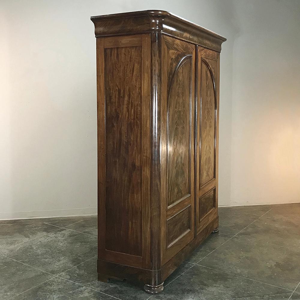 19th Century French Louis Philippe Period Burl Mahogany Armoire In Good Condition In Dallas, TX