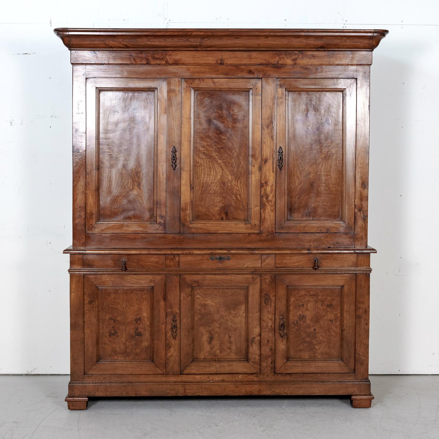 Period French Louis Philippe Chestnut and Burled Chestnut Buffet Deux Corps In Good Condition In Birmingham, AL