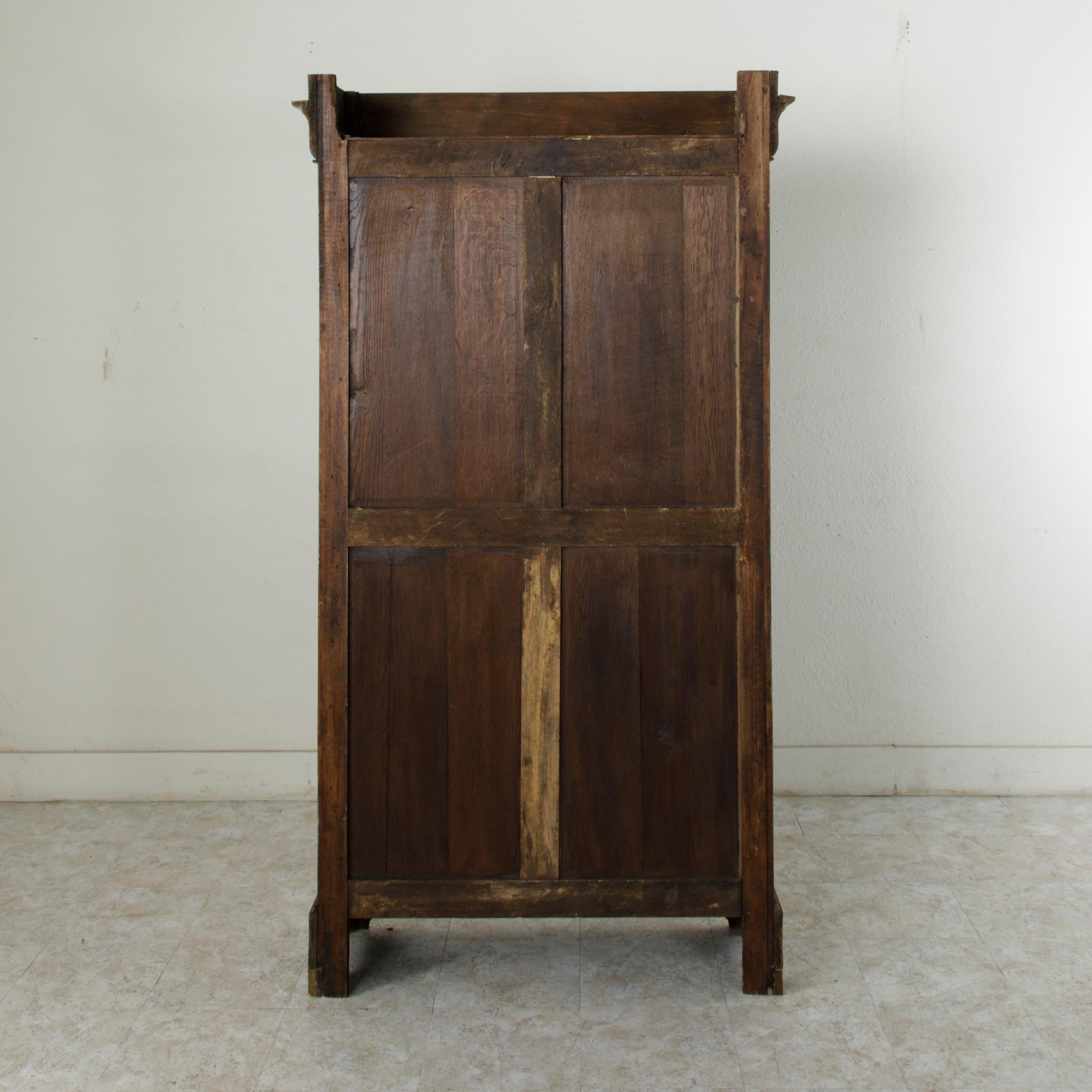 19th Century French Louis Philippe Period Flamed Mahogany Bookcase or Vitrine In Good Condition In Fayetteville, AR