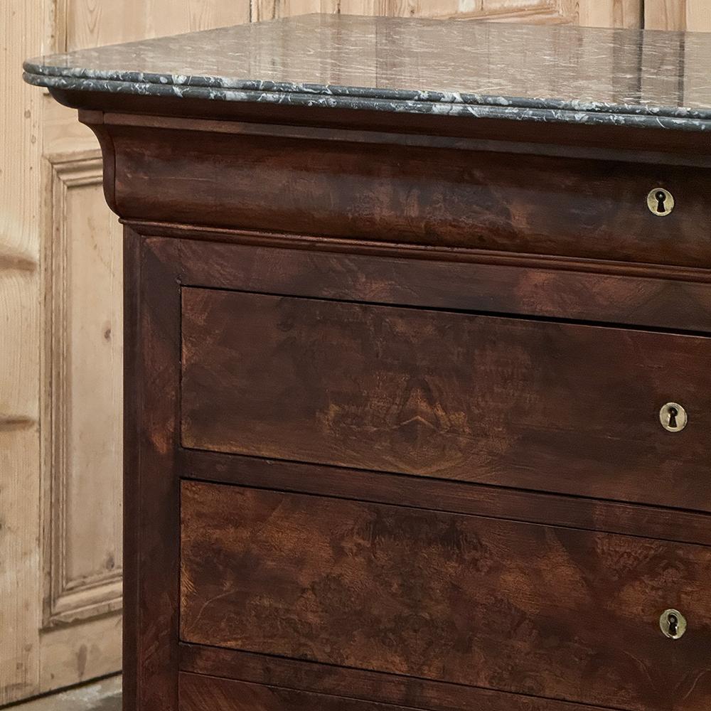 Commode francese del XIX secolo del periodo Louis Philippe in mogano con piano in marmo in vendita 2