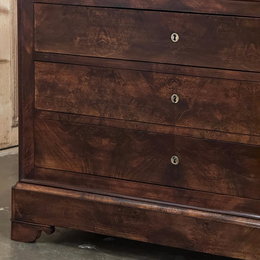 Commode francese del XIX secolo del periodo Louis Philippe in mogano con piano in marmo in vendita 3