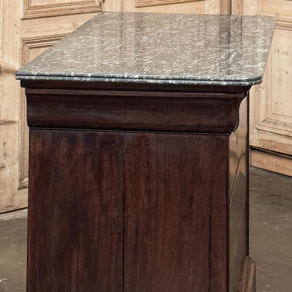 Commode francese del XIX secolo del periodo Louis Philippe in mogano con piano in marmo in vendita 4