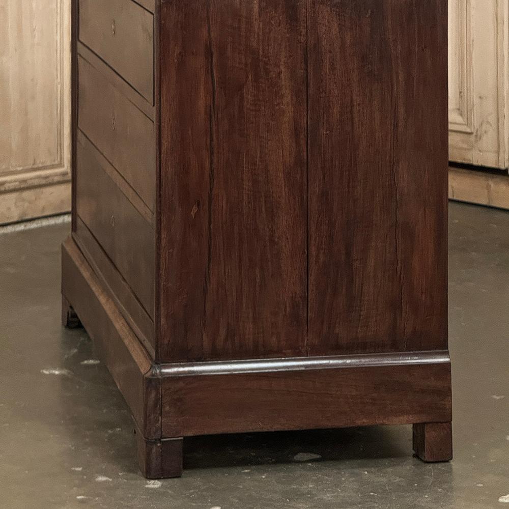 Commode francese del XIX secolo del periodo Louis Philippe in mogano con piano in marmo in vendita 7