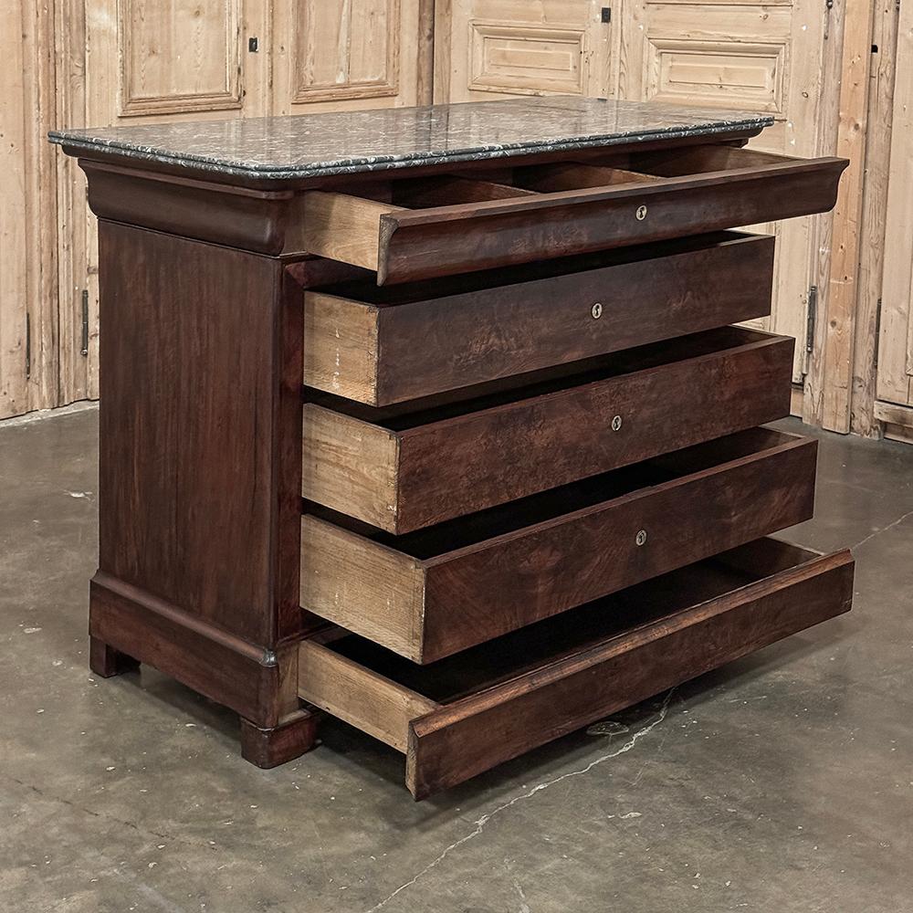 Commode francese del XIX secolo del periodo Louis Philippe in mogano con piano in marmo in vendita 9