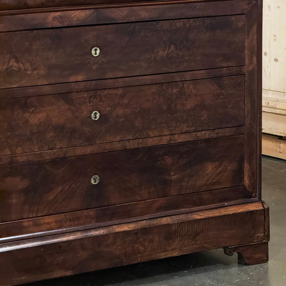 Metà XIX secolo Commode francese del XIX secolo del periodo Louis Philippe in mogano con piano in marmo in vendita