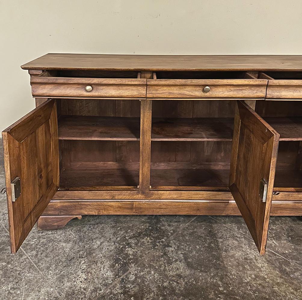 19th Century French Louis Philippe Period Walnut Buffet ~ Enfilade ~ Credenza im Angebot 3