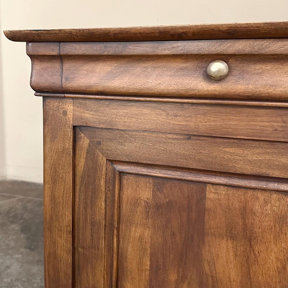 19th Century French Louis Philippe Period Walnut Buffet ~ Enfilade ~ Credenza im Angebot 5