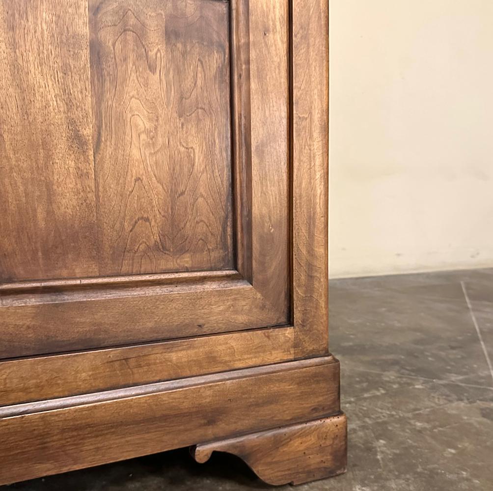 19th Century French Louis Philippe Period Walnut Buffet ~ Enfilade ~ Credenza im Angebot 6