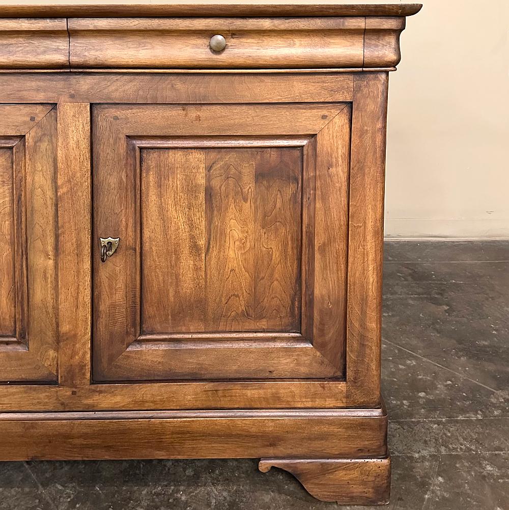 19th Century French Louis Philippe Period Walnut Buffet ~ Enfilade ~ Credenza im Angebot 9