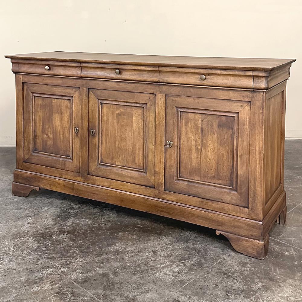 19th Century French Louis Philippe Period Walnut Buffet ~ Enfilade ~ Credenza (Französisch) im Angebot