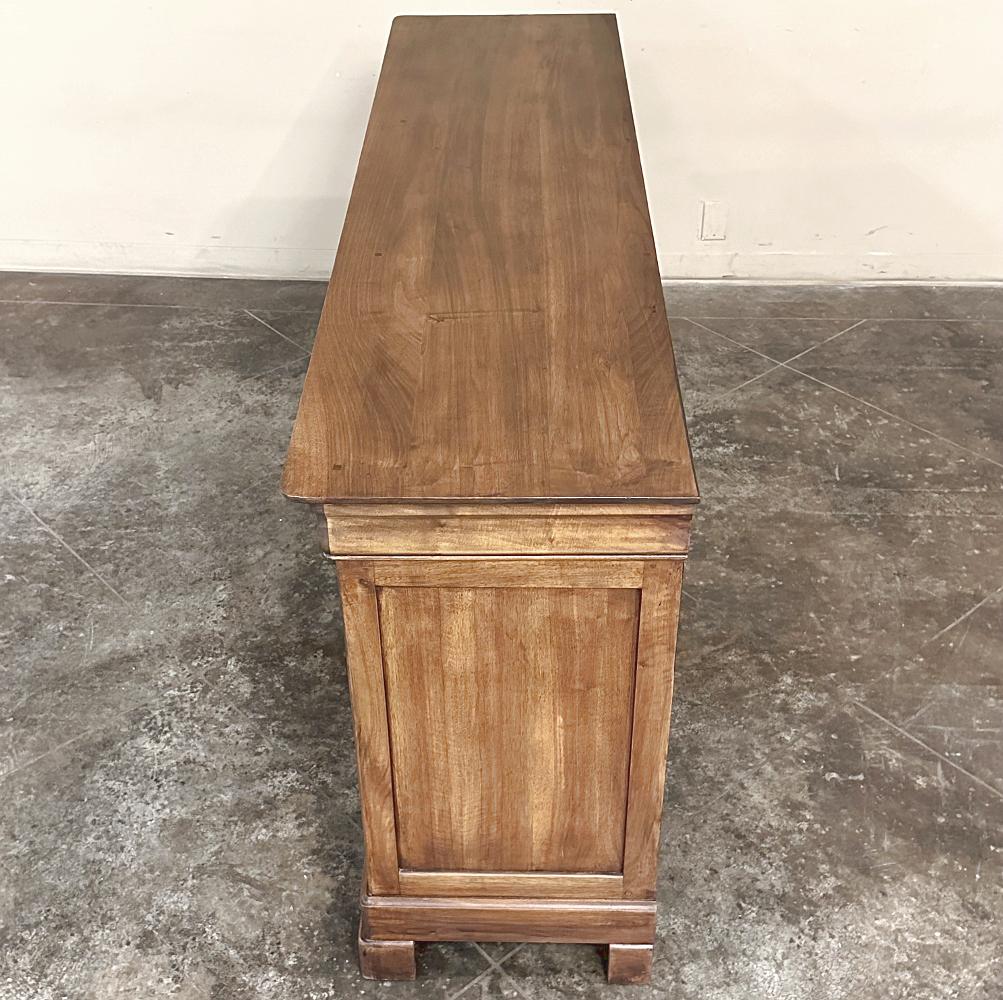 19th Century French Louis Philippe Period Walnut Buffet ~ Enfilade ~ Credenza im Zustand „Gut“ im Angebot in Dallas, TX