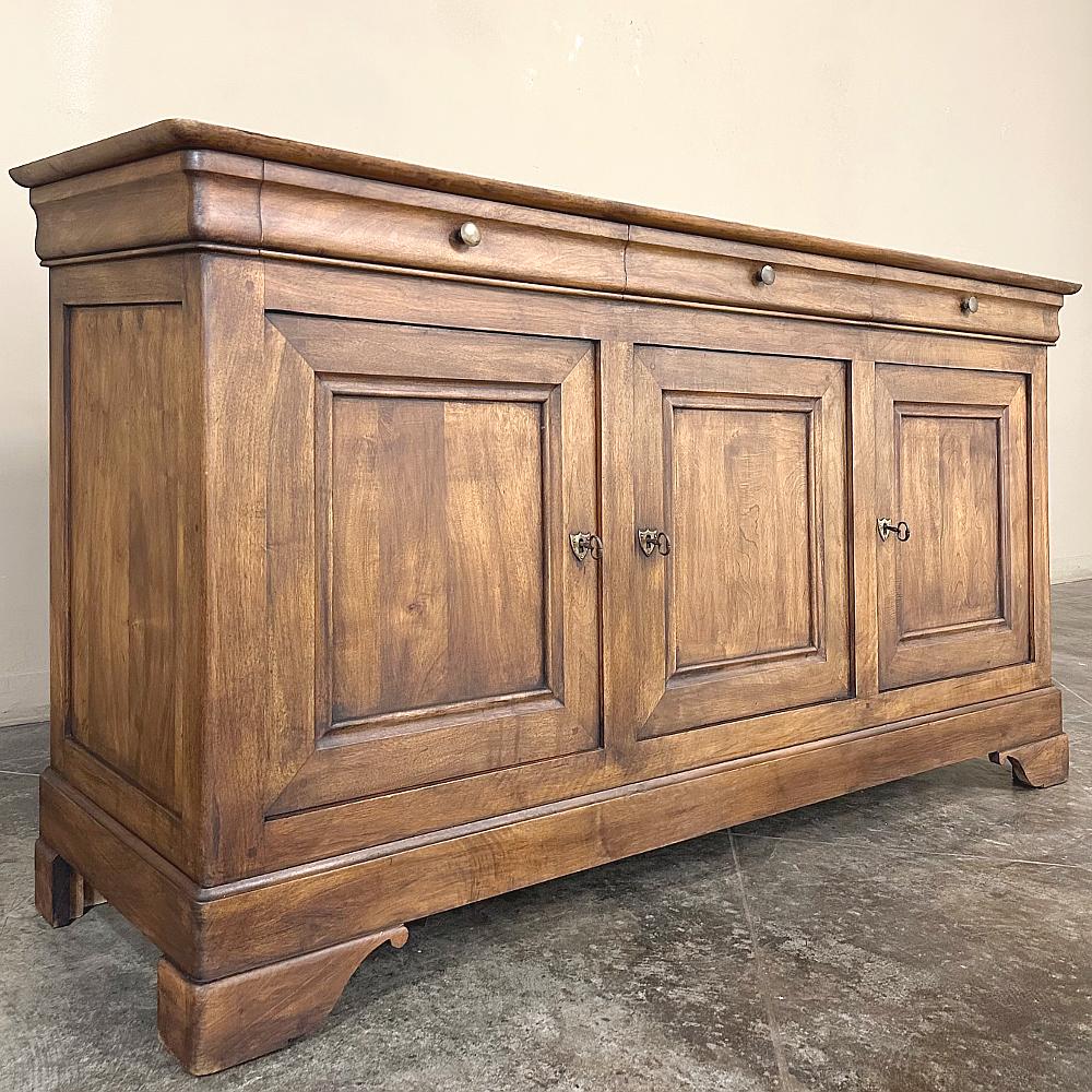 19th Century French Louis Philippe Period Walnut Buffet ~ Enfilade ~ Credenza im Angebot 1