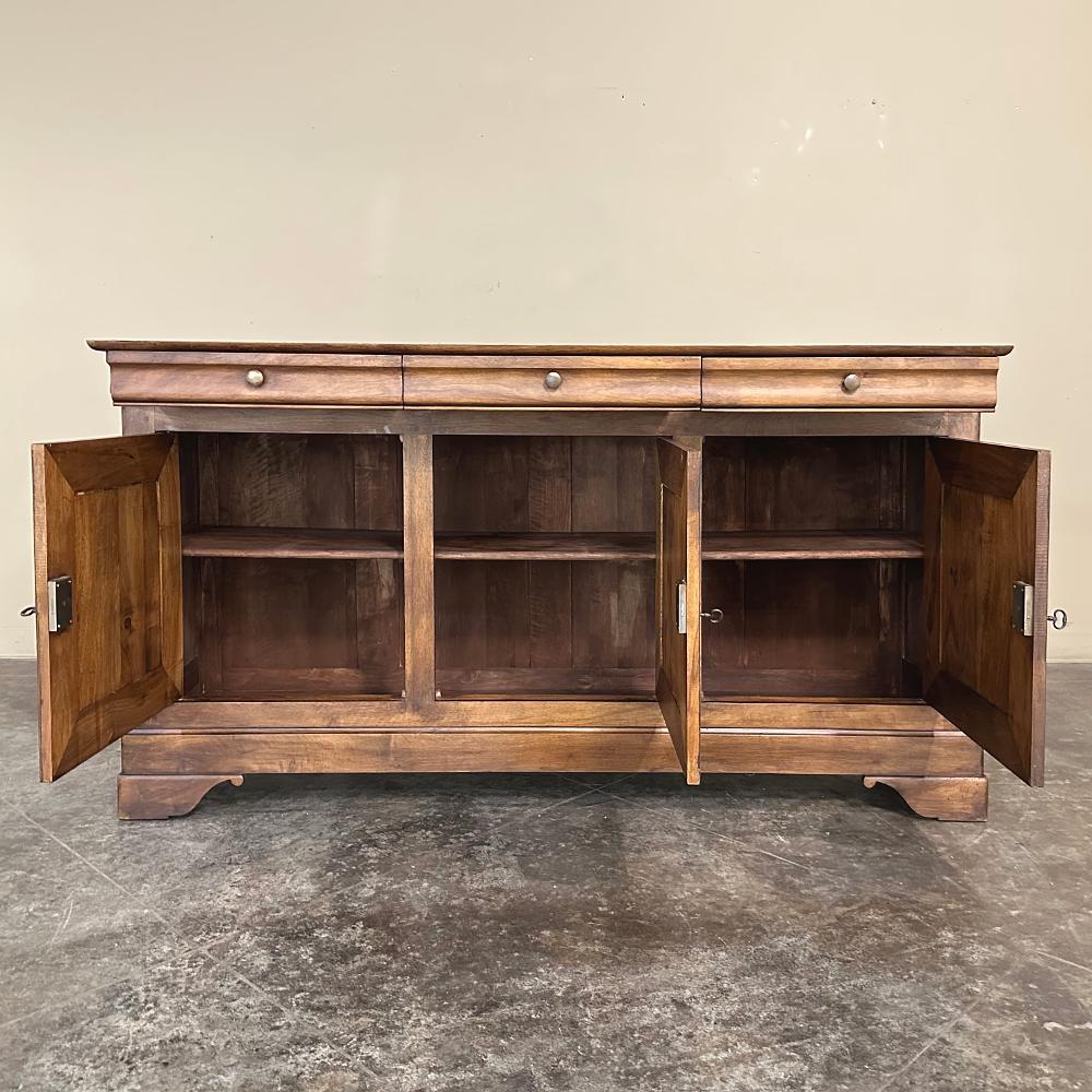 19th Century French Louis Philippe Period Walnut Buffet ~ Enfilade ~ Credenza im Angebot 2