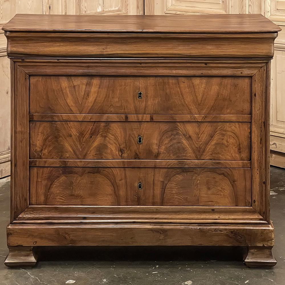 19th Century French Louis Philippe Period Walnut Commode In Good Condition For Sale In Dallas, TX
