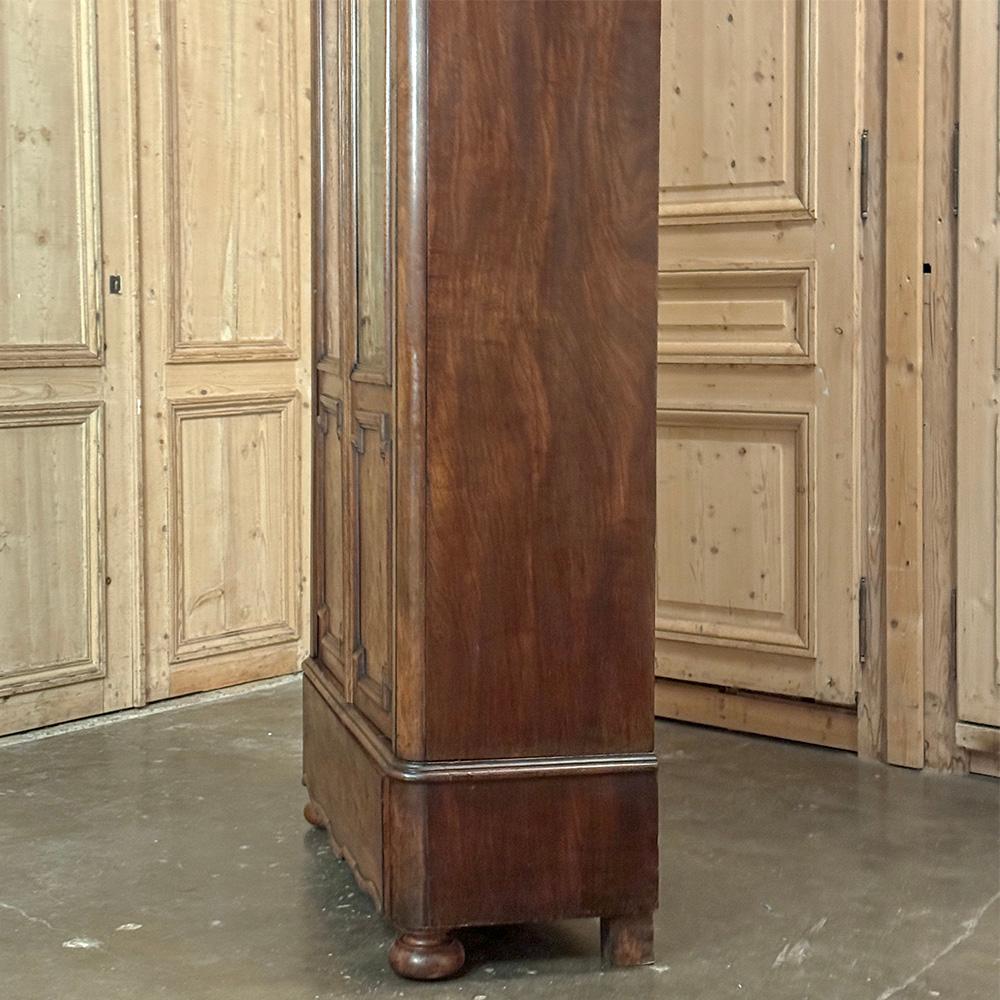 Vitrine ~ Bibliothèque en noyer d'époque Louis Philippe du 19e siècle en vente 2
