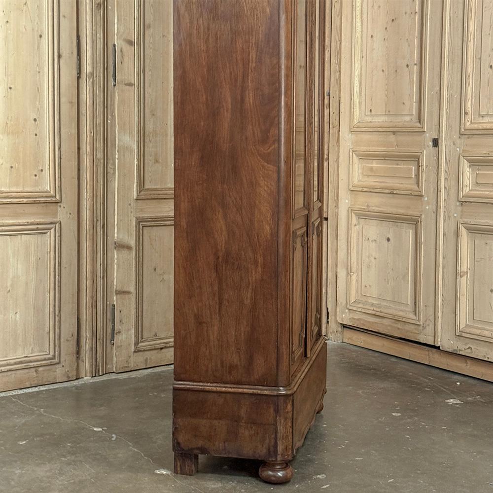 Vitrine ~ Bibliothèque en noyer d'époque Louis Philippe du 19e siècle en vente 4