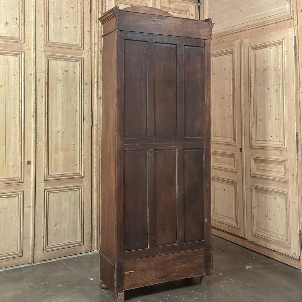 Vitrine ~ Bibliothèque en noyer d'époque Louis Philippe du 19e siècle en vente 10