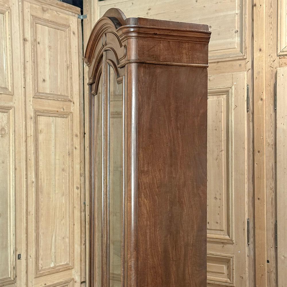 Vitrine ~ Bibliothèque en noyer d'époque Louis Philippe du 19e siècle en vente 1