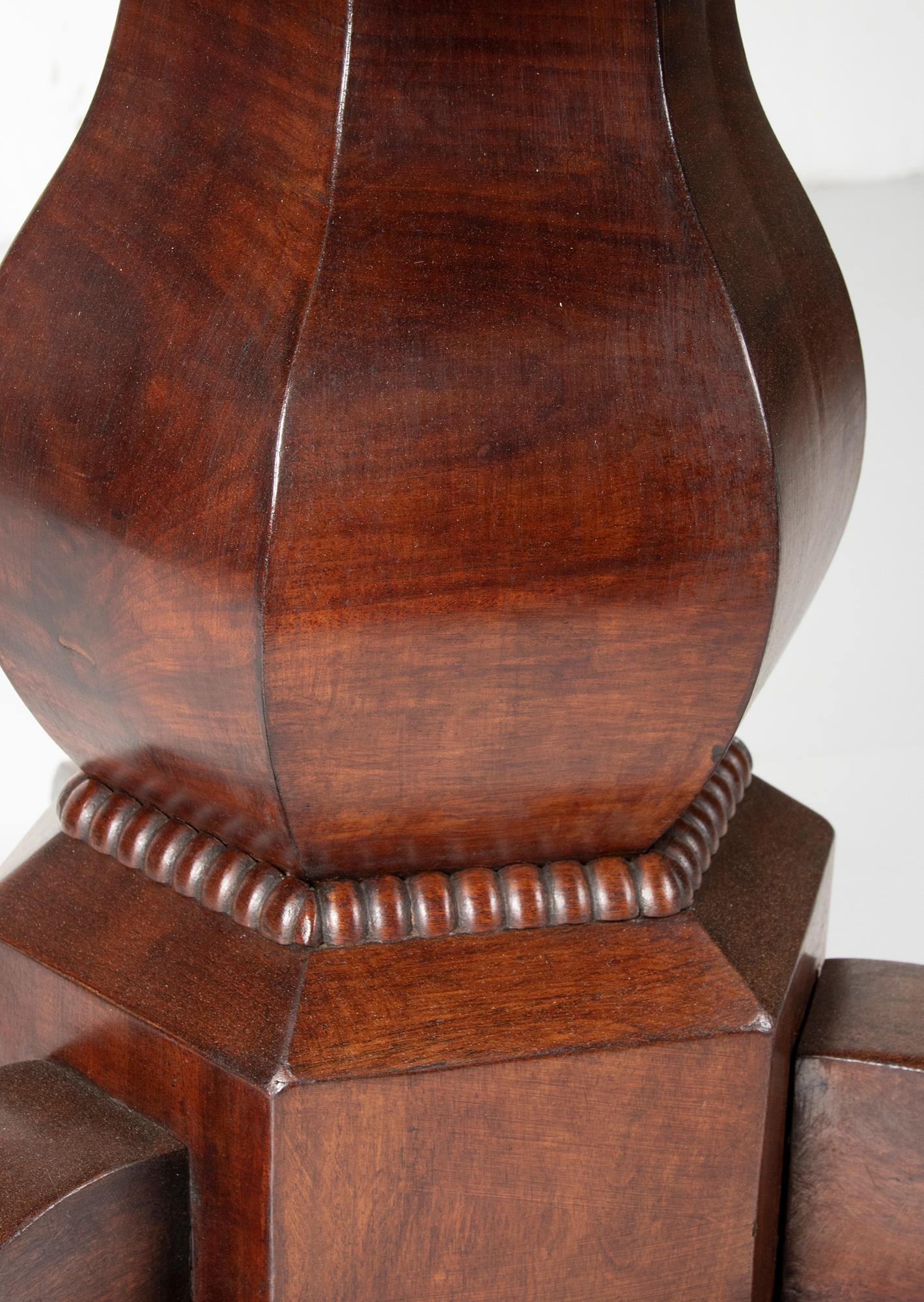 19th Century French Louis Philippe Round Dining Room Table Mahogany Veneered For Sale 12