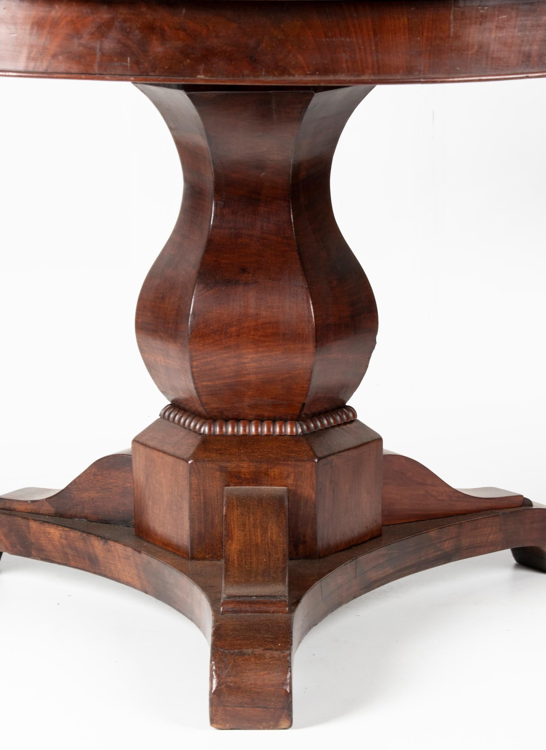 19th Century French Louis Philippe Round Dining Room Table Mahogany Veneered For Sale 2
