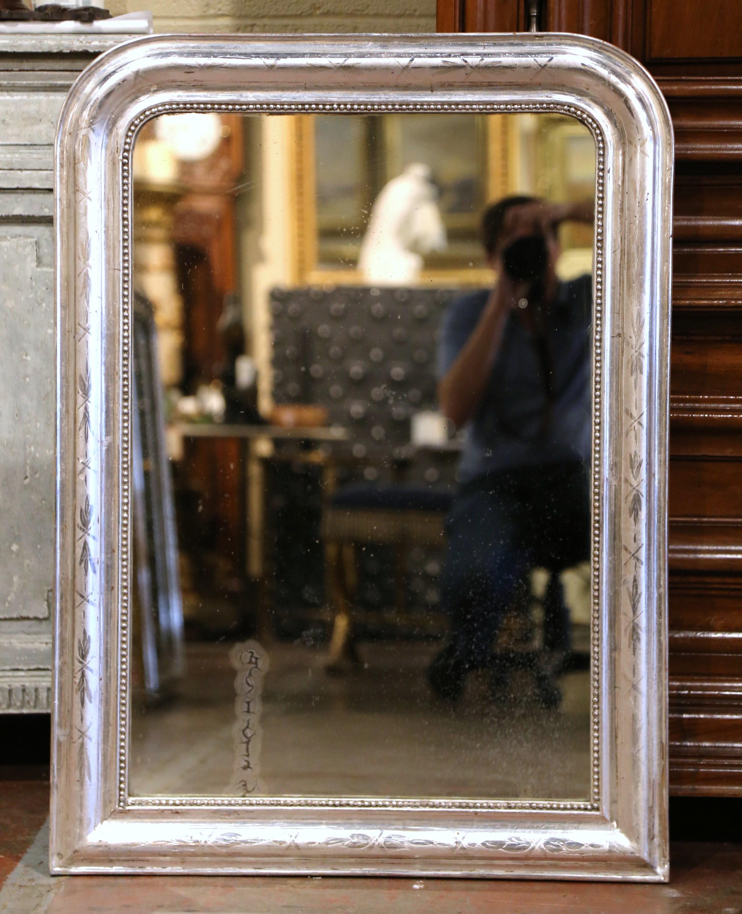 19th Century, French Louis Philippe Silver Leaf Wall Mirror with Floral Motifs In Excellent Condition For Sale In Dallas, TX
