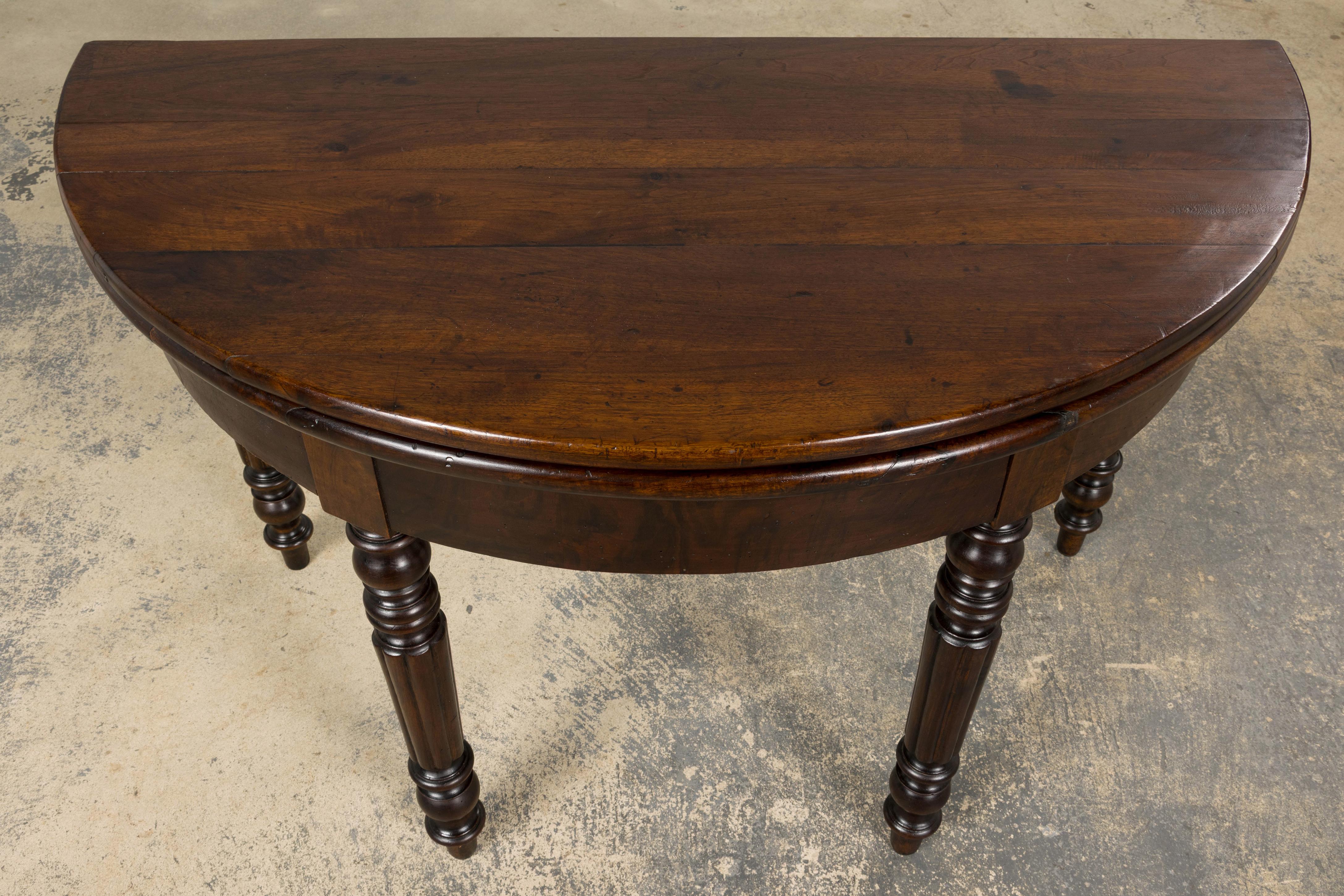 Louis-Philippe Console pliante en noyer de style Louis Philippe, 19e siècle, France en vente