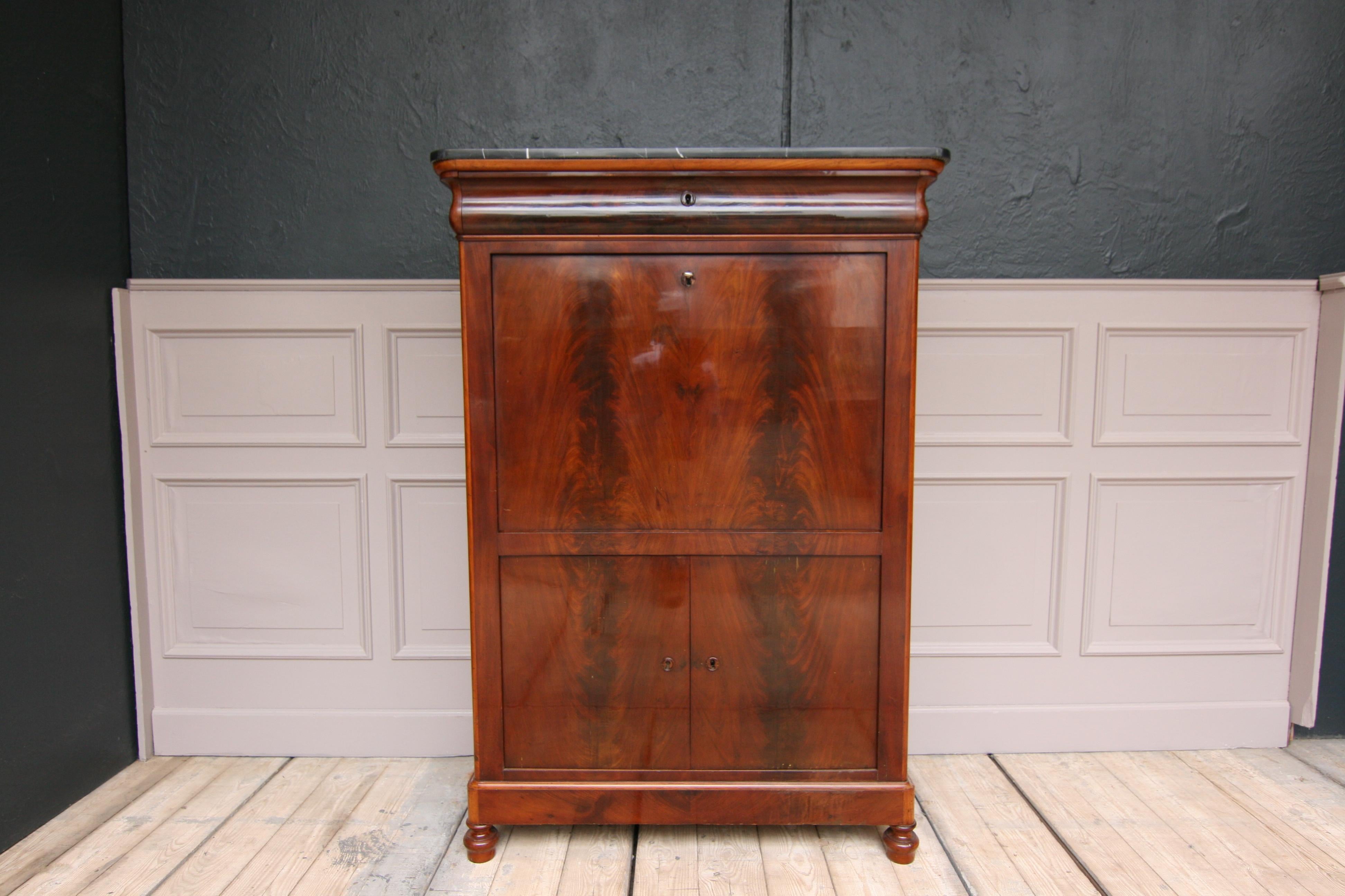 French Louis Philippe style mahogany secretary, from circa 1890.
Made with mahogany veneer and solid, walnut veneer and solid, as well as oak wood.
The secretary is hand polished with shellac (French polish).
New marble top.

Dimensions:
147